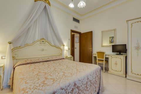 Hotel Marte — hotel room