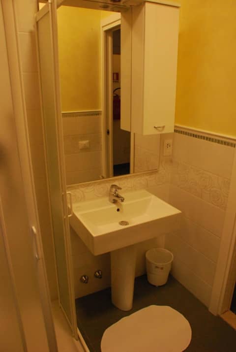 Hotel Marte — bathroom