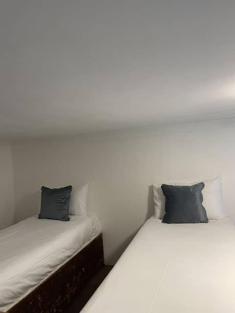 Pembridge Palace Hotel — meeting room