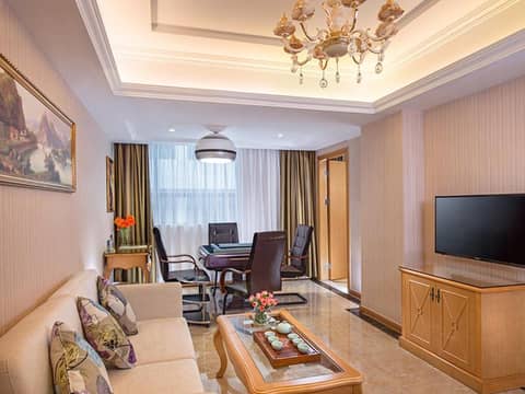 Vienna Hotel Shenzhen Fuyong Subway Station — hotel room