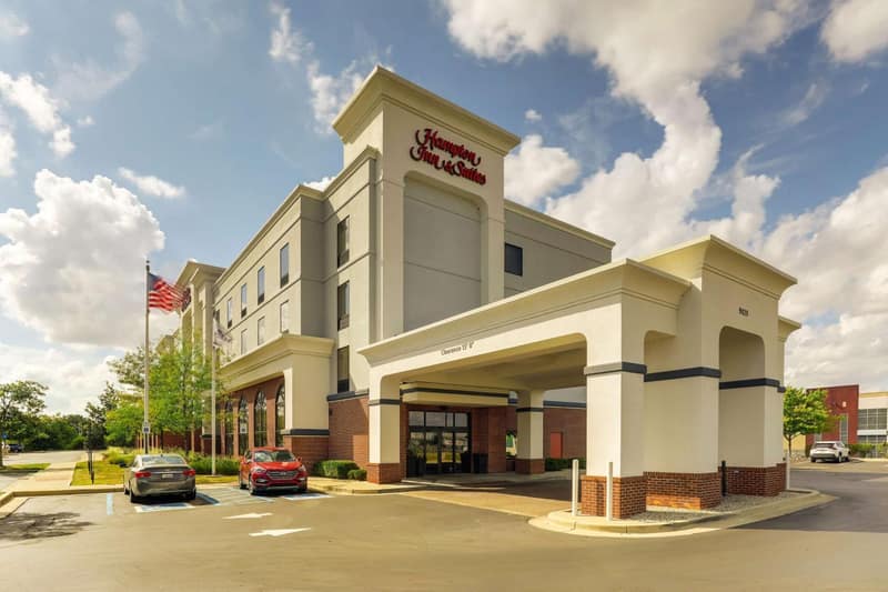 Hampton Inn & Suites Indianapolis-Airport — building