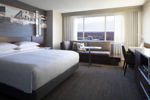 Kansas City Marriott Country Club Plaza — hotel room