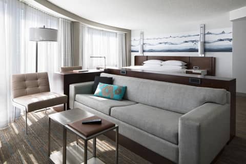 Kansas City Marriott Country Club Plaza — hotel room