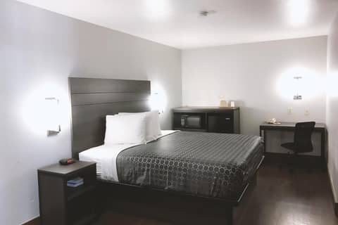Americas Best Value Inn & Suites San Antonio Arena District — hotel room