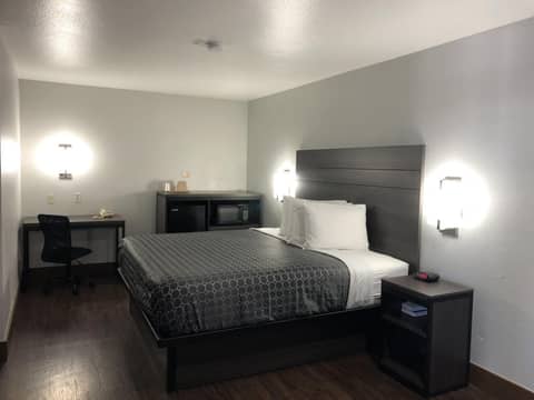 Americas Best Value Inn & Suites San Antonio Arena District — hotel room