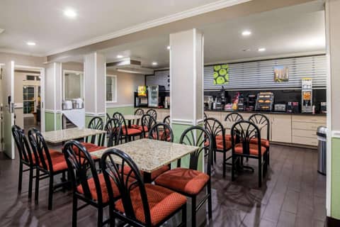 La Quinta Inn by Wyndham San Antonio Brooks City Base — photo 3