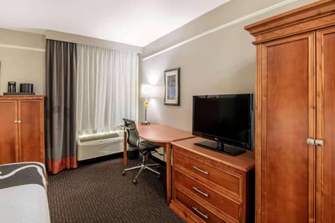 La Quinta Inn by Wyndham San Antonio Brooks City Base — photo 6