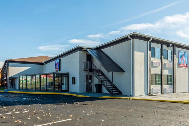 Studio 6-Indianapolis, IN — building