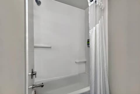 Holiday Inn Express & Suites Kansas City Airport by IHG — photo 3