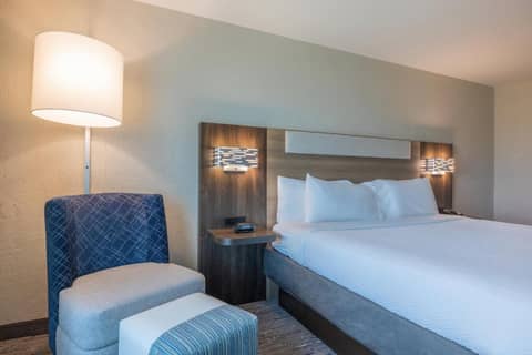 Holiday Inn Express & Suites Kansas City Airport by IHG — photo 4