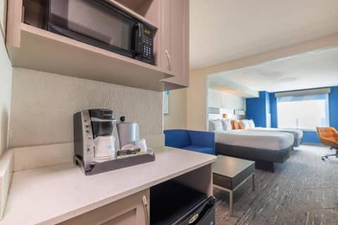 Holiday Inn Express & Suites Kansas City Airport by IHG — photo 9