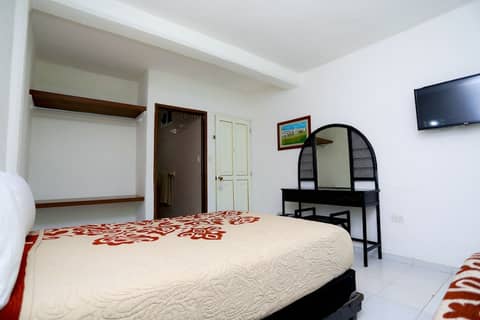 Hotel Maria de Lourdes — hotel room