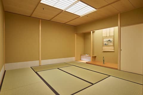 The Okura Heritage Tokyo — hotel room