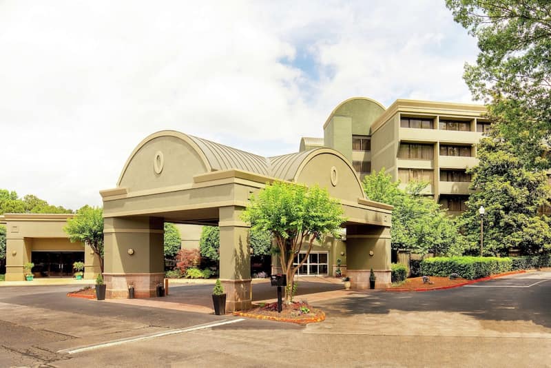DoubleTree by Hilton Atlanta Windy Hill Ballpark — photo 1