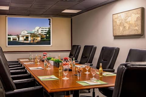 DoubleTree by Hilton Atlanta Windy Hill Ballpark — photo 4