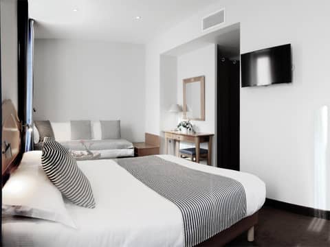 Hôtel Esprit d'Azur — hotel room