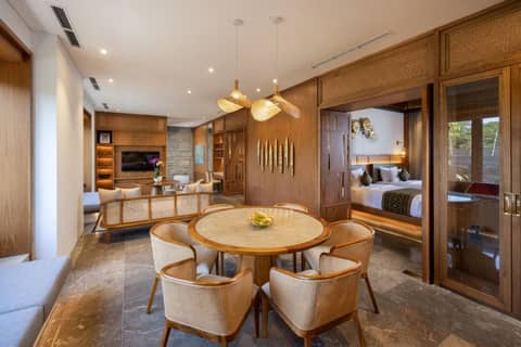 Sumitra Luxury Villas & Resort by Pramana — hotel room