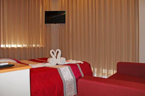 Monte Carlo Love Porto — hotel room