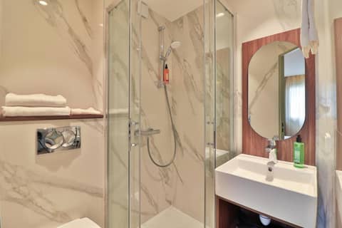 Hotel du Pin Nice Port by Soniho — bathroom
