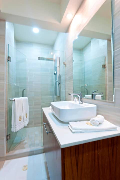 Vallarta Shores Beach Hotel — bathroom
