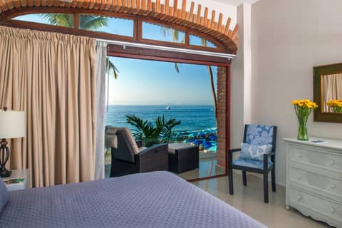 Vallarta Shores Beach Hotel — hotel room