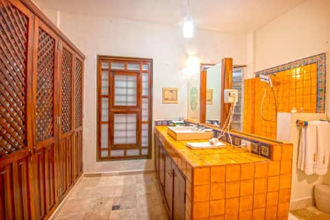 Vallarta Shores Beach Hotel — bathroom