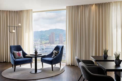 Renaissance Zurich Tower Hotel — photo 2