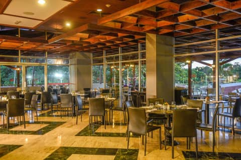Dominican Fiesta Hotel — dining