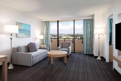 Embassy Suites by Hilton Tampa Airport Westshore — hotel room