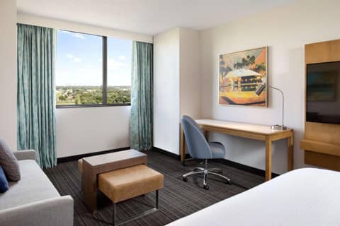 Embassy Suites by Hilton Tampa Airport Westshore — hotel room