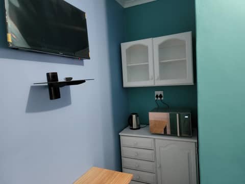 Hasate Guest House 4 st james street Oakdale Belliville Cape Town South Africa — photo 6