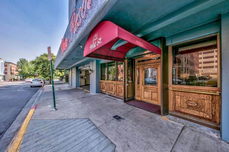 Plaza Resort Club Reno — building