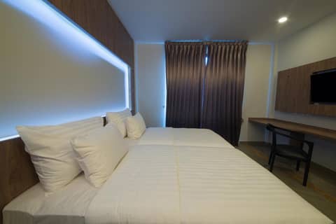 V20 Boutique Jacuzzi Hotel — photo 8
