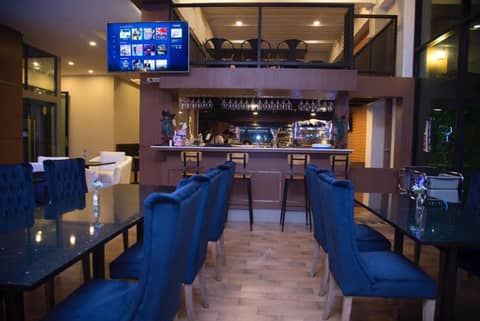 V20 Boutique Jacuzzi Hotel — photo 9