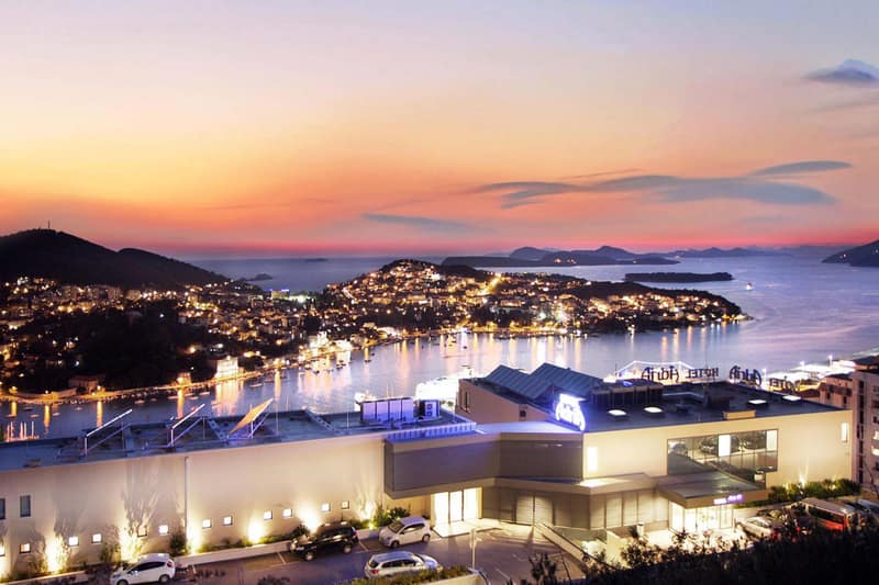 Hotel Adria — building