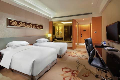 Hilton Guangzhou Baiyun-Conton Fair Free Shuttle Bus Service and Free Registration — photo 7