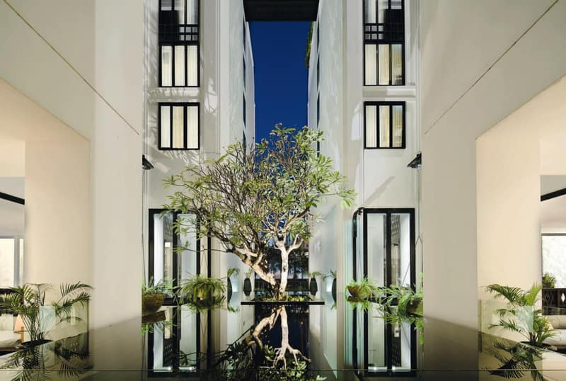 Mövenpick Hotel Sukhumvit 15 Bangkok — building