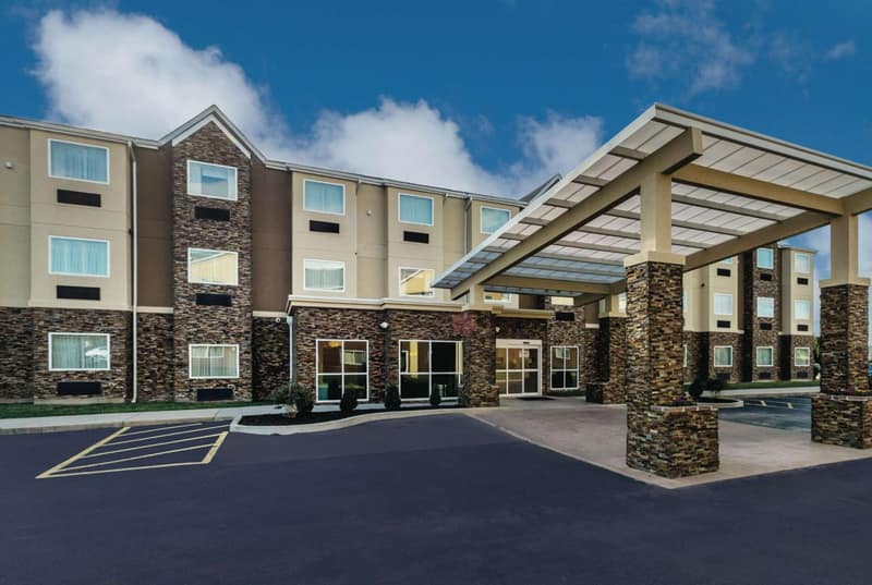 La Quinta by Wyndham Collinsville - St. Louis — building