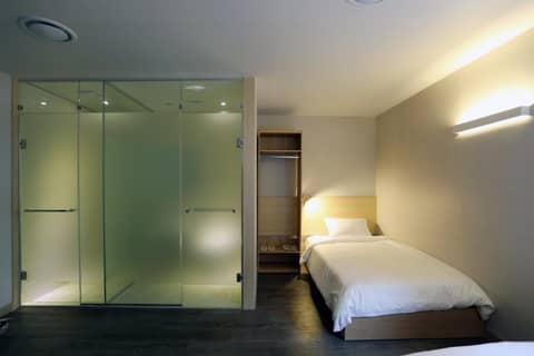 Hotel 8 Hours — hotel room