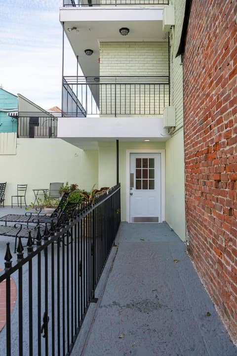 French Quarter Suites Hotel — photo 4