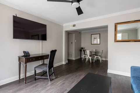 French Quarter Suites Hotel — photo 9