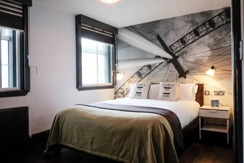 The Wellington Hotel — hotel room