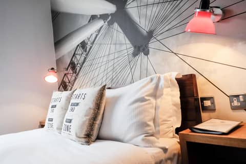 The Wellington Hotel — hotel room