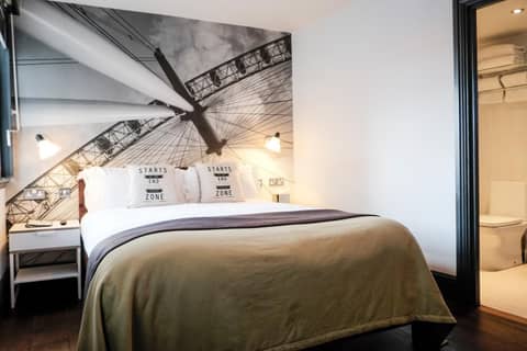 The Wellington Hotel — hotel room