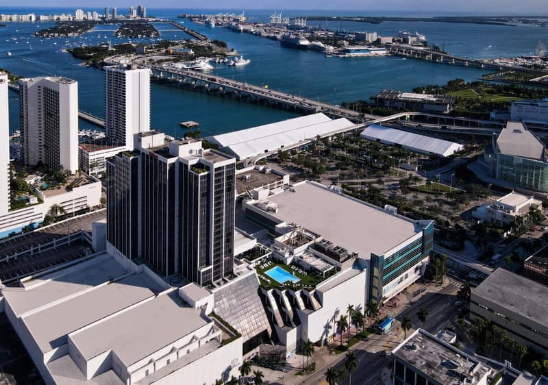 Hilton Miami Downtown — building