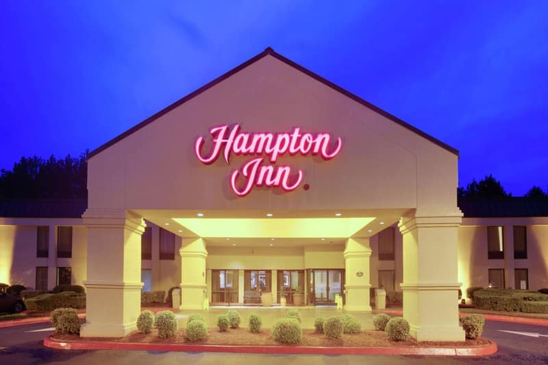 Hampton Inn By Hilton Chester South — building