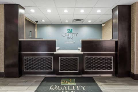 Quality Inn Asheville Downtown Tunnel Rd — recepcion & lobby