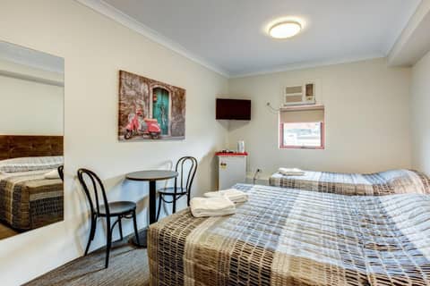 Arena Hotel (formerly Sleep Express Motel) — photo 3