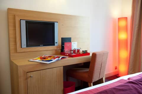 Westside Arc de Triomphe Hotel — photo 2