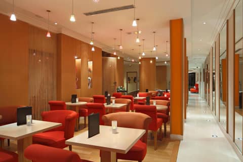 Westside Arc de Triomphe Hotel — photo 8